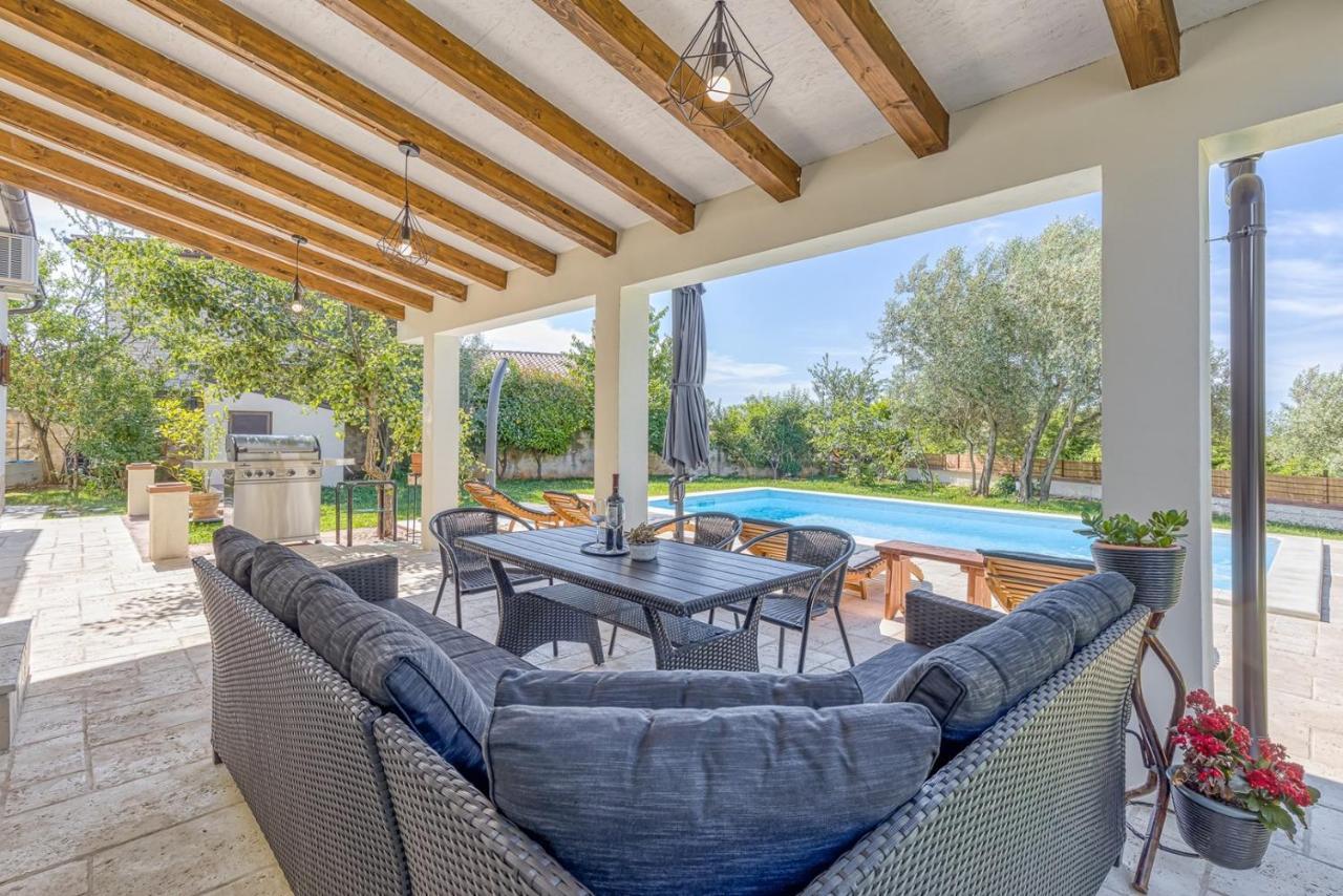 Villa Agatta With Private Pool Smoljanci Exterior photo