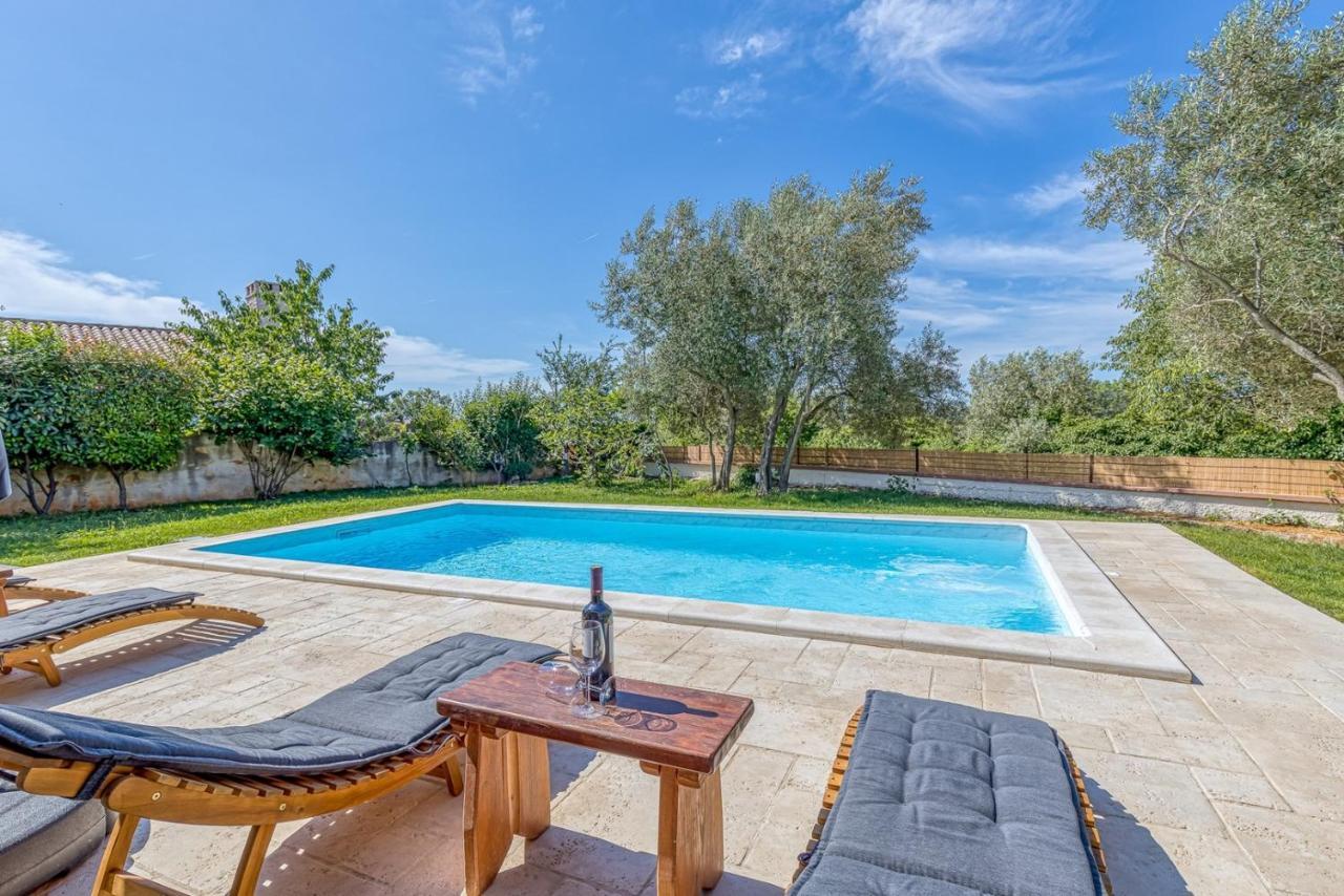 Villa Agatta With Private Pool Smoljanci Exterior photo