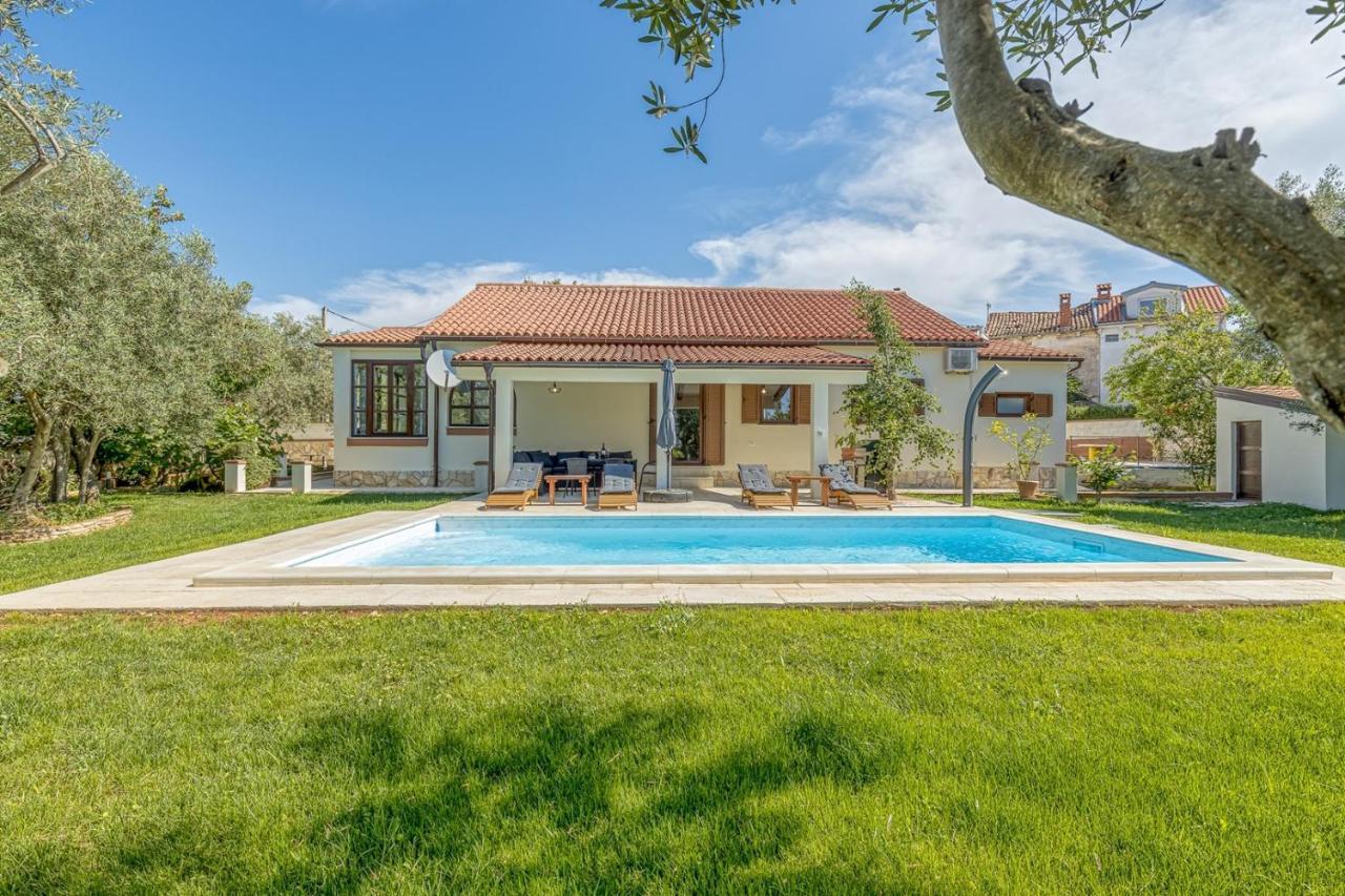 Villa Agatta With Private Pool Smoljanci Exterior photo