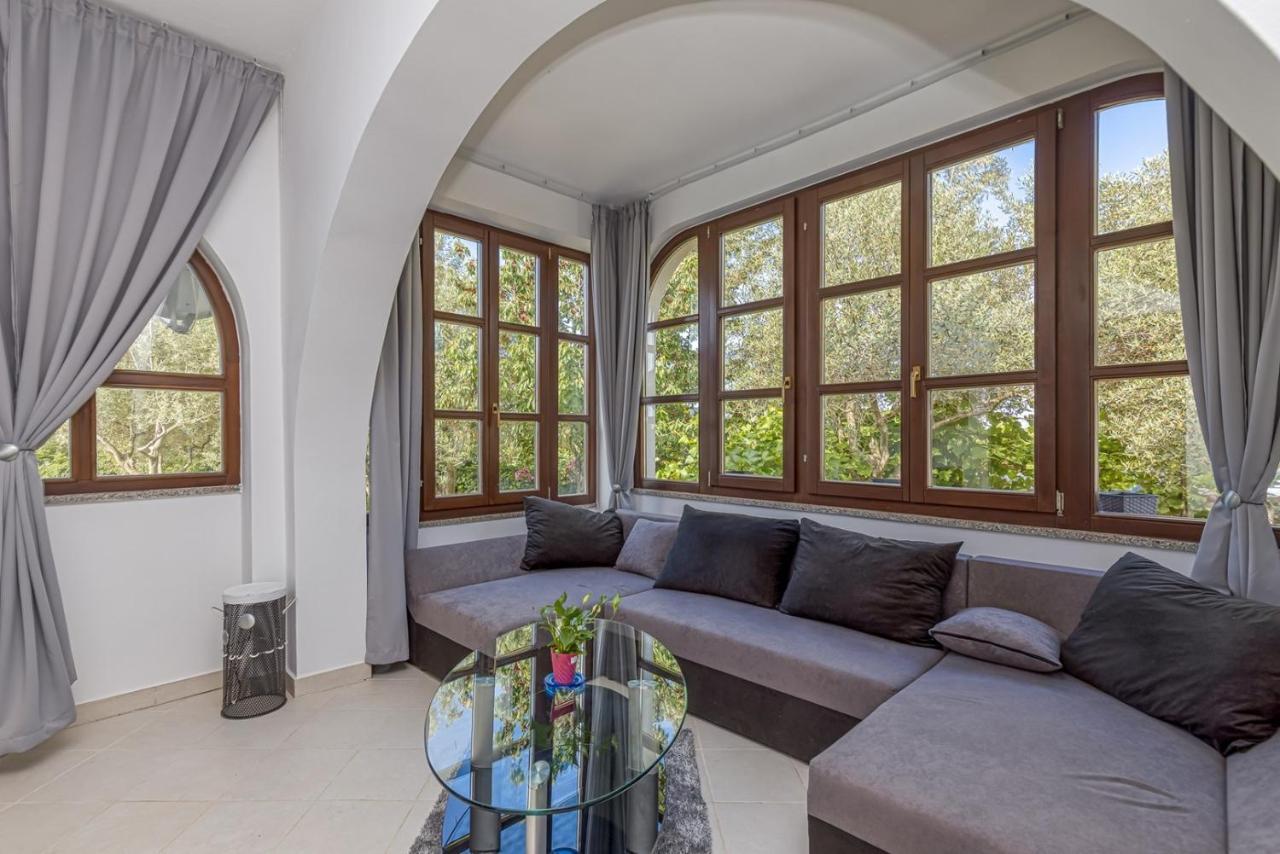 Villa Agatta With Private Pool Smoljanci Exterior photo